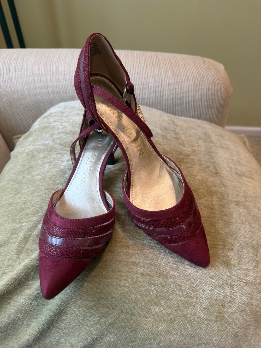 Ann Klein burgundy kitten heels